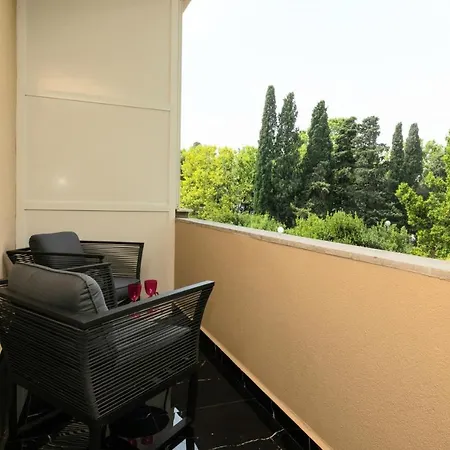 Mini Palais - Beachfront, 5 Min Center, Terrace Διαμέρισμα *